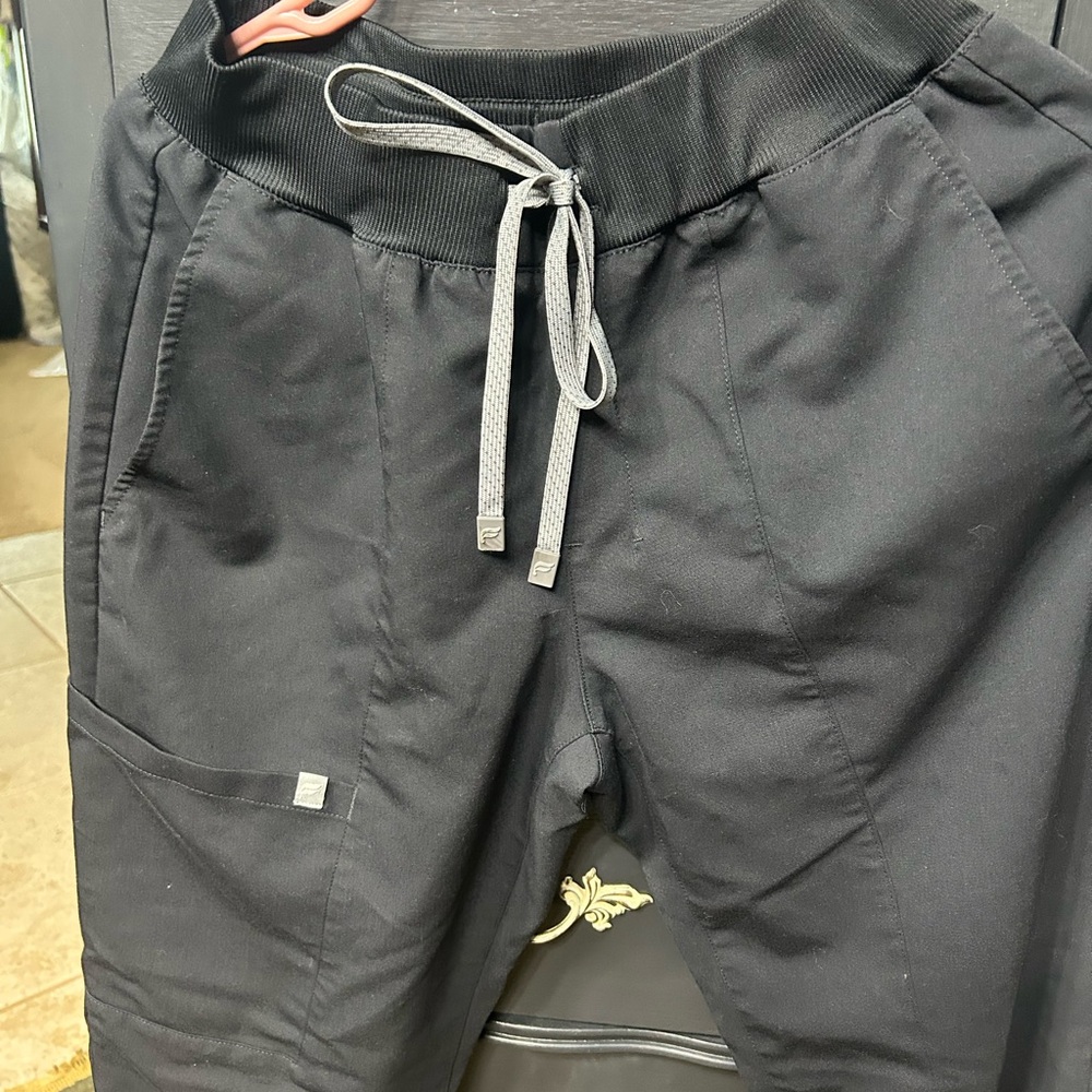 Fabletics Black Performance Scrubs - Picture 2 of 6